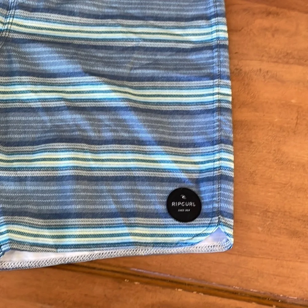RIP Curl Board Shorts Size 31